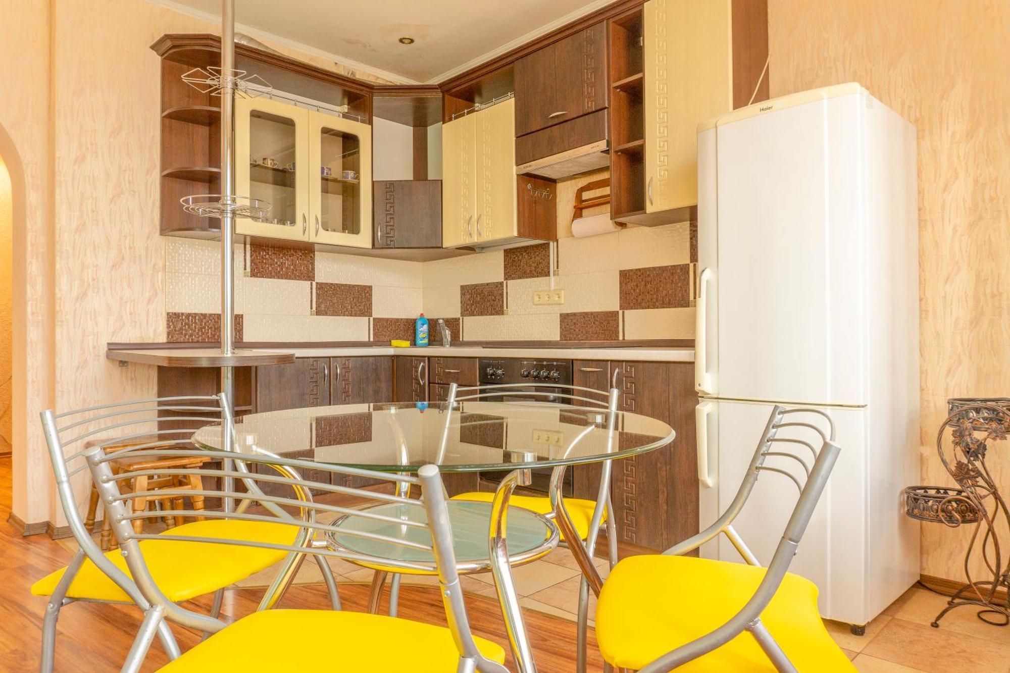 Big Studio Apartment Near River Mall キエフ エクステリア 写真