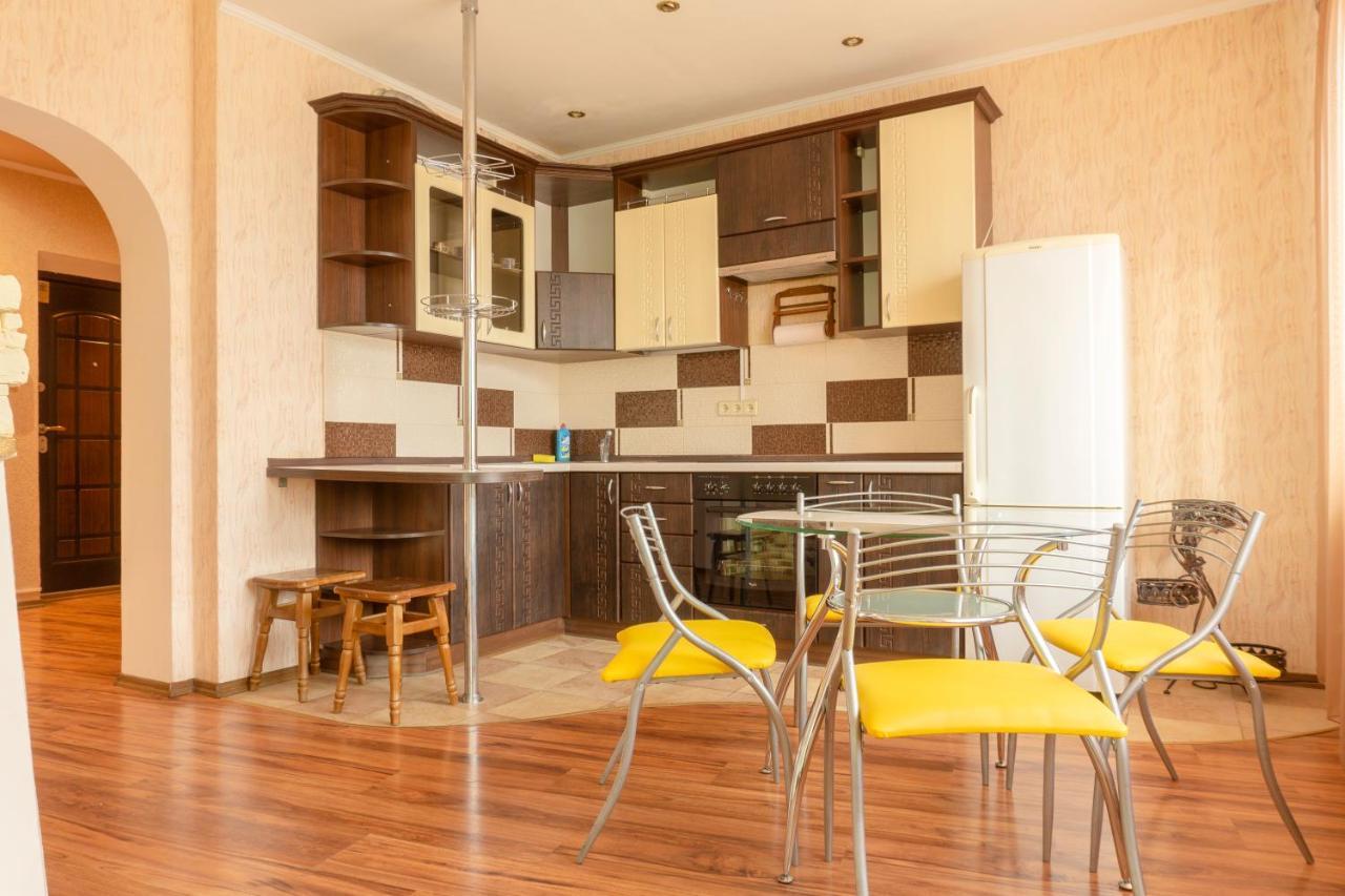 Big Studio Apartment Near River Mall キエフ エクステリア 写真