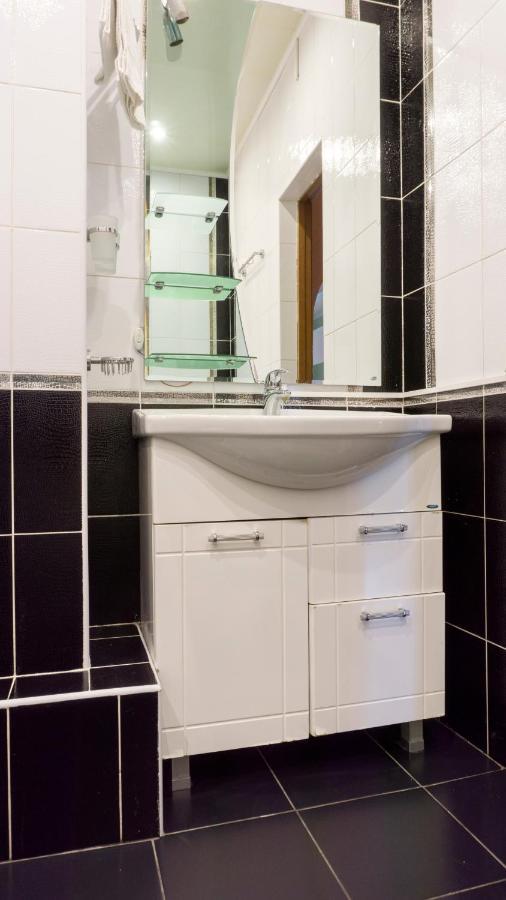 Big Studio Apartment Near River Mall キエフ エクステリア 写真