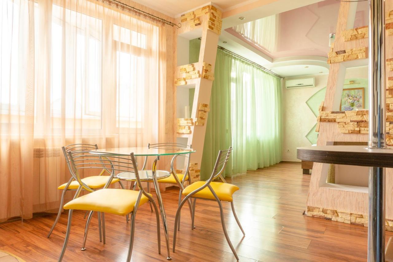 Big Studio Apartment Near River Mall キエフ エクステリア 写真