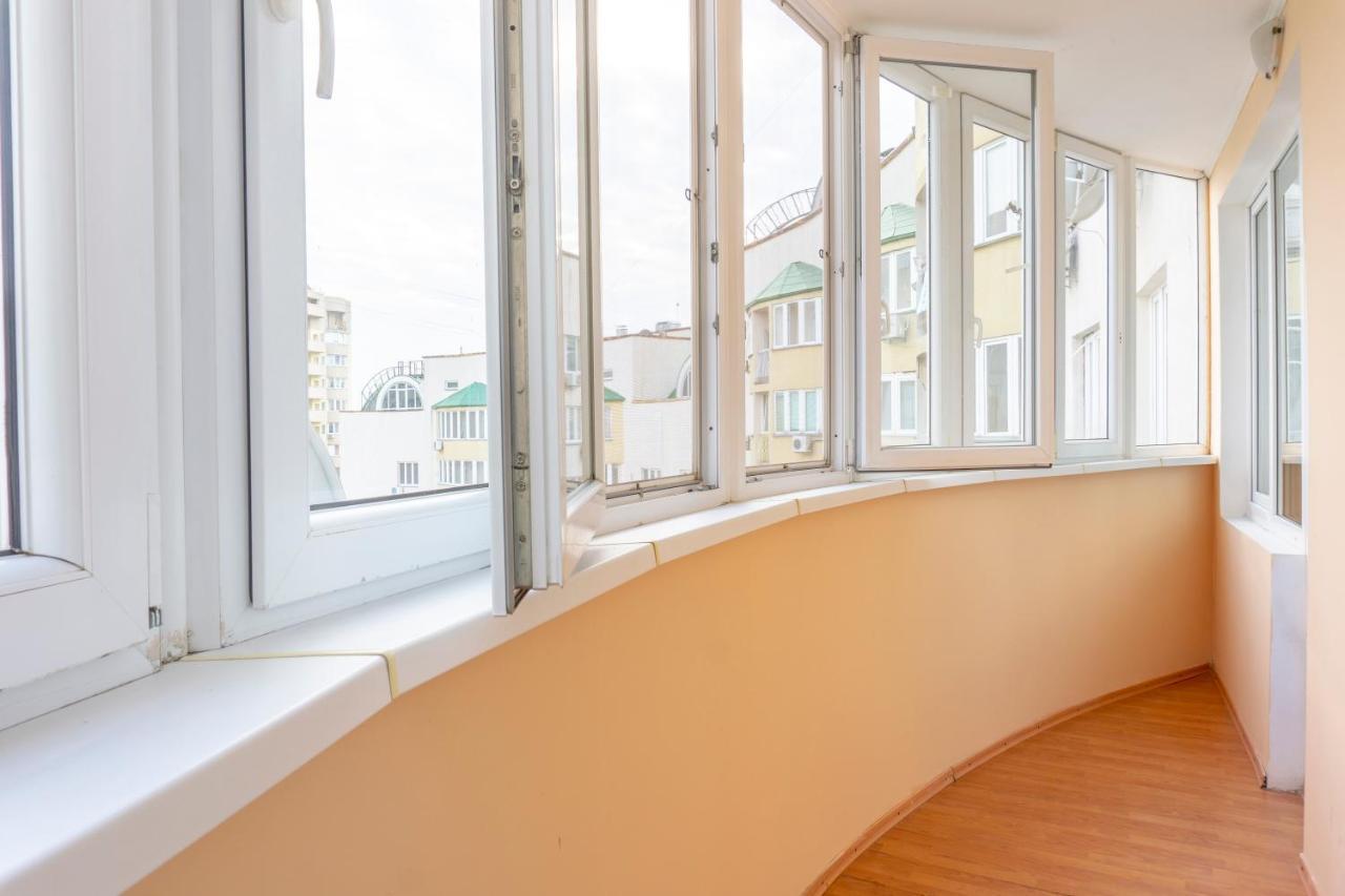Big Studio Apartment Near River Mall キエフ エクステリア 写真