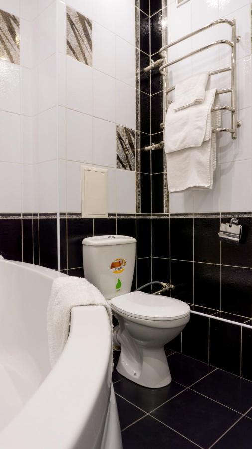 Big Studio Apartment Near River Mall キエフ エクステリア 写真